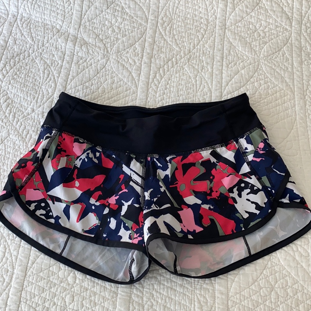Lululemon Speed Up Short in Camo Multi size 4